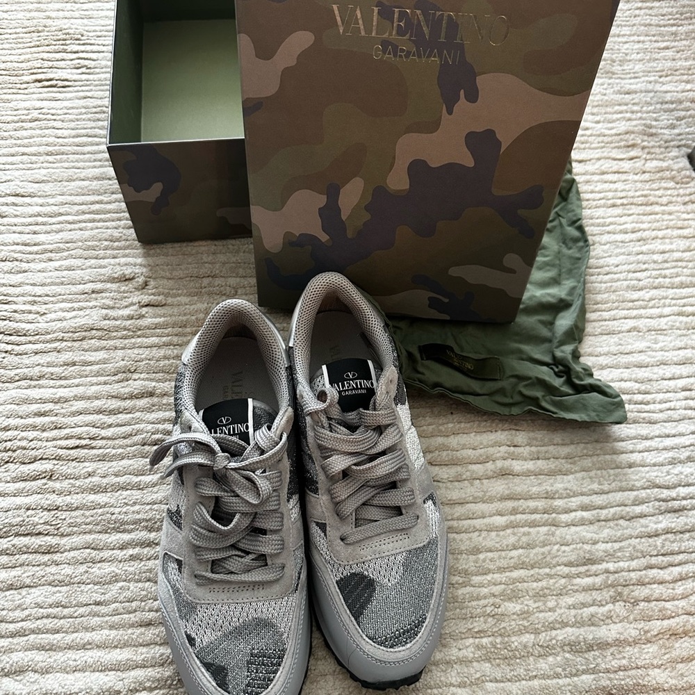 Valentino garavani rockrunner grey and shimmer size 37.5 or 7